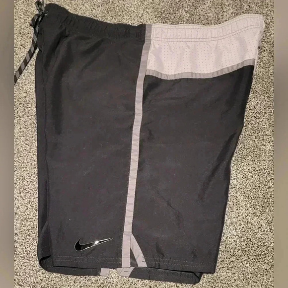 Men’s Nike Diverge Side Stripe Colorblocked Black Volley Swim Trunks Medium - Picture 1 of 8